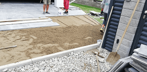 Příprava a násĺedná pokládka zámkové dlažby